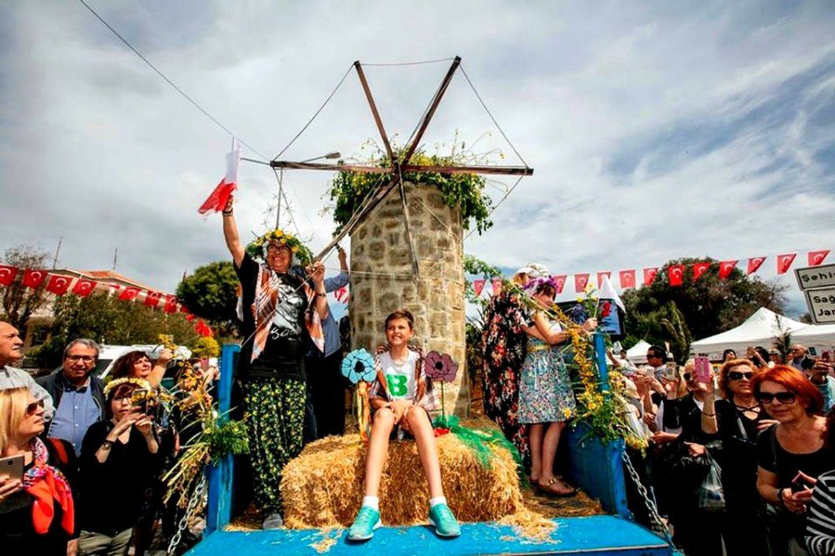 İzmir Çıkışlı Alaçatı Ot Festivaline Gidiyoruz