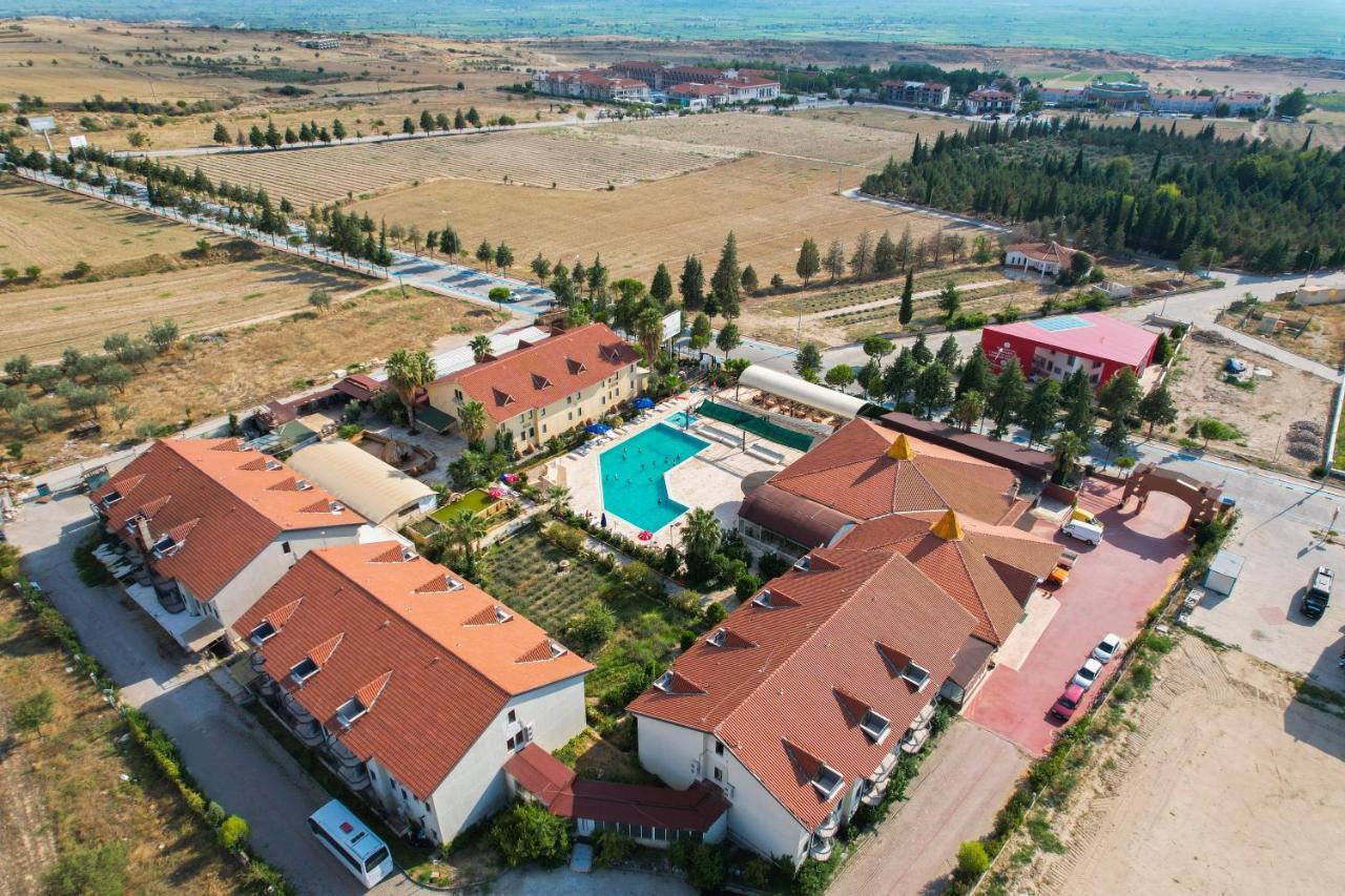 Pamukkale Yılbaşı programı Halıcı Termal Otel Konaklamalı